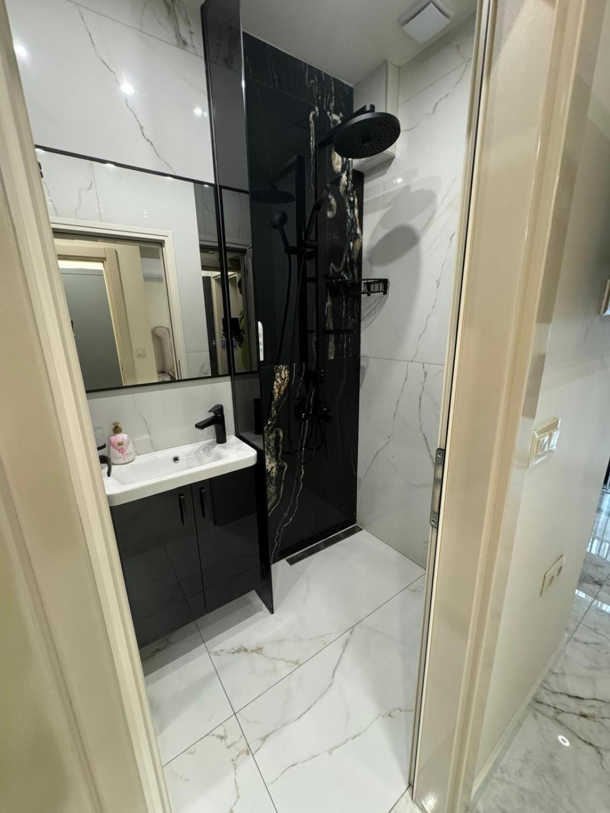 Luxurious House With Three Deluxe & Free Parking Apartamento