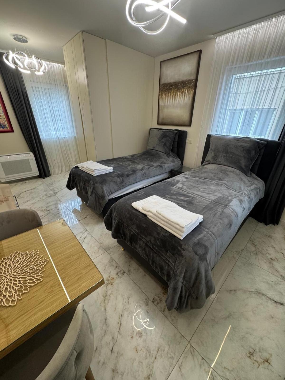Apartamento Luxurious House With Three Deluxe & Free Parking