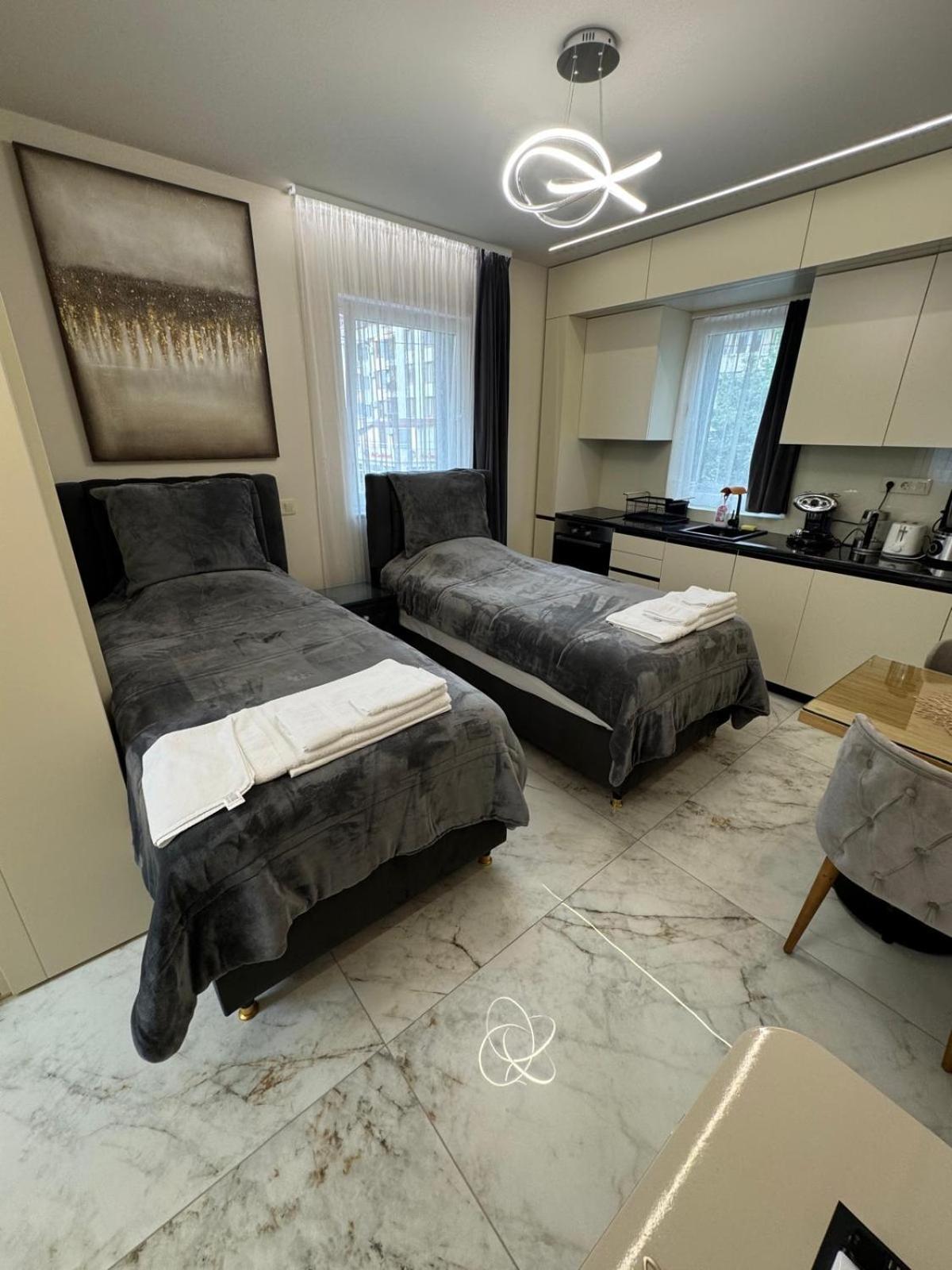 Luxurious House With Three Deluxe & Free Parking Apartamento *