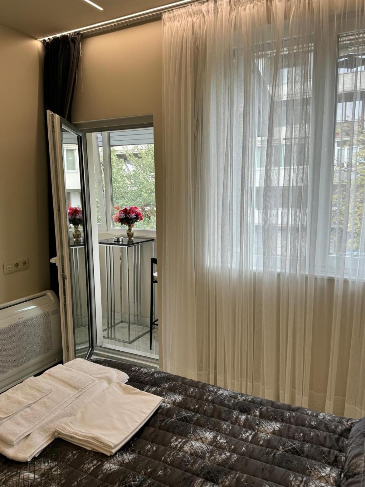Luxurious House With Three Deluxe & Free Parking