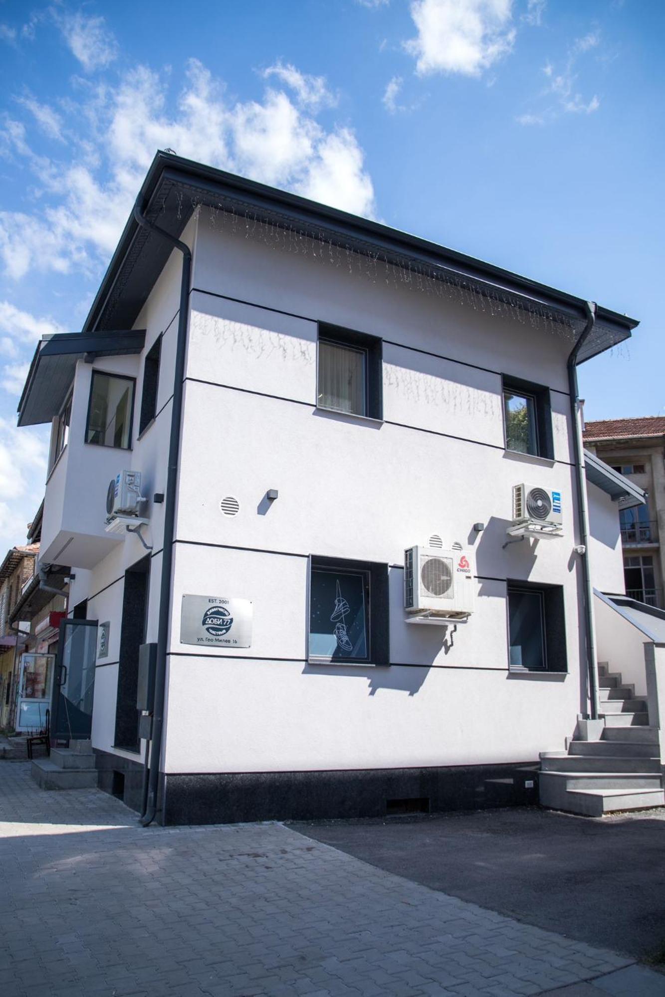 Luxurious House With Three Deluxe & Free Parking