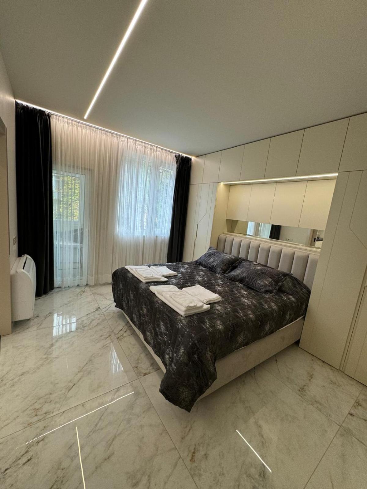 Luxurious House With Three Deluxe & Free Parking *