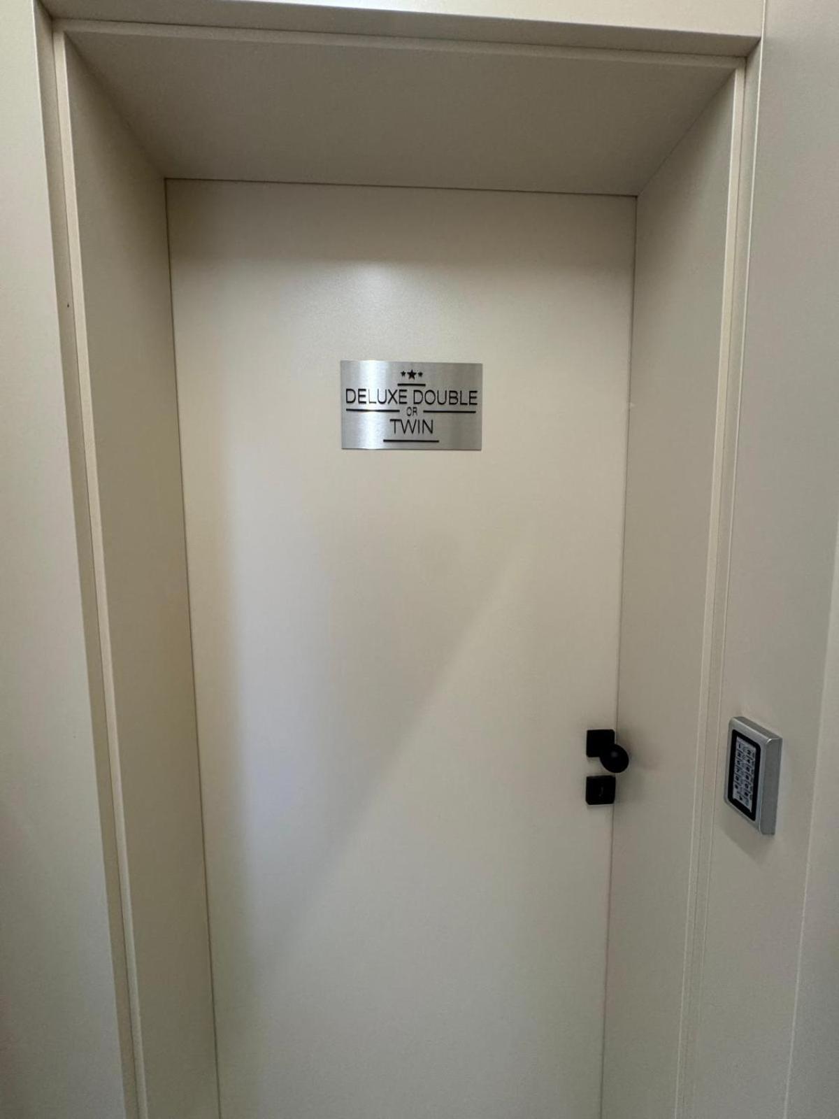 Apartment Luxurious House With Three Deluxe & Free Parking *