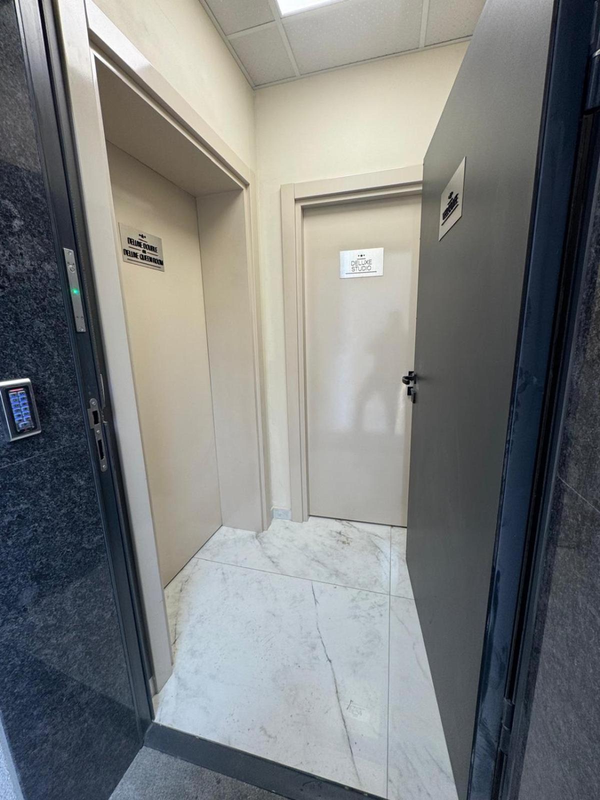 Luxurious House With Three Deluxe & Free Parking