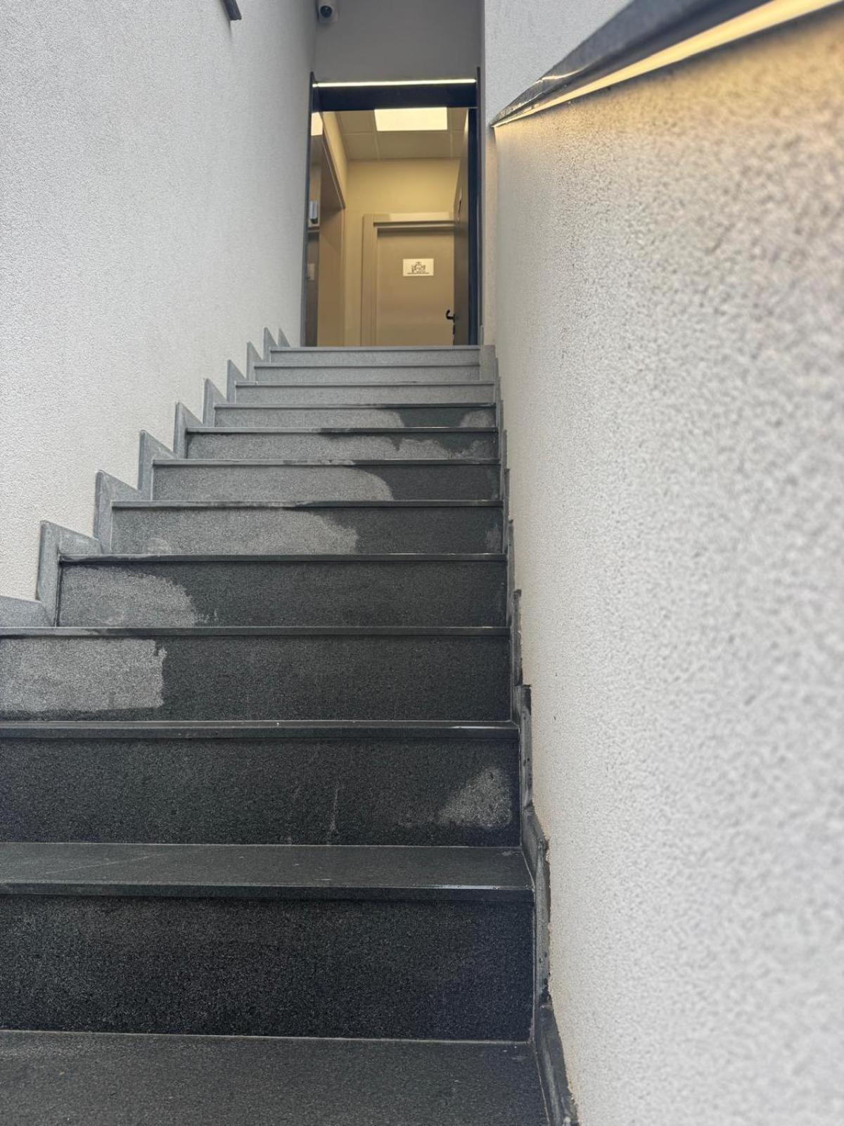 Luxurious House With Three Deluxe & Free Parking Apartment *