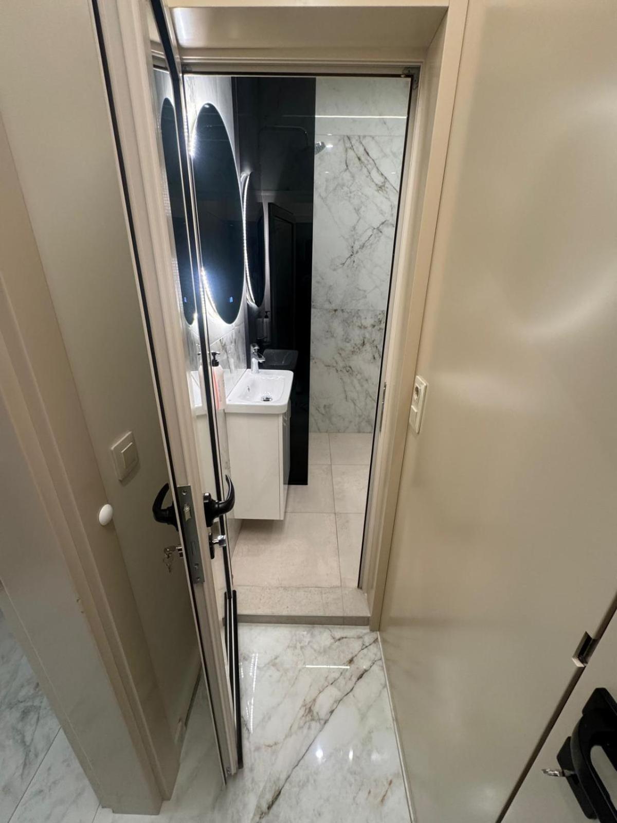 Apartment Luxurious House With Three Deluxe & Free Parking *