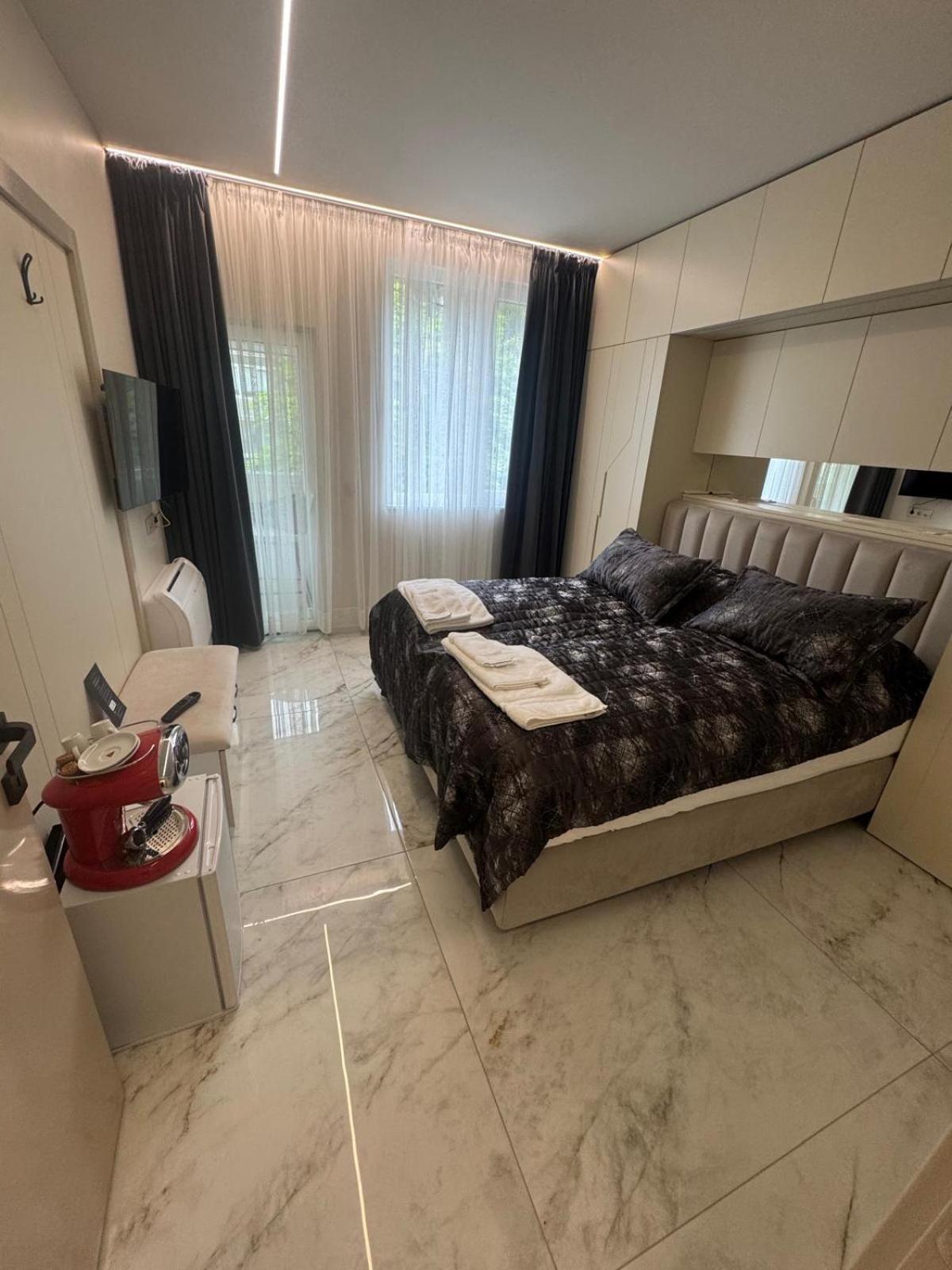 Luxurious House With Three Deluxe & Free Parking Apartment Sofia