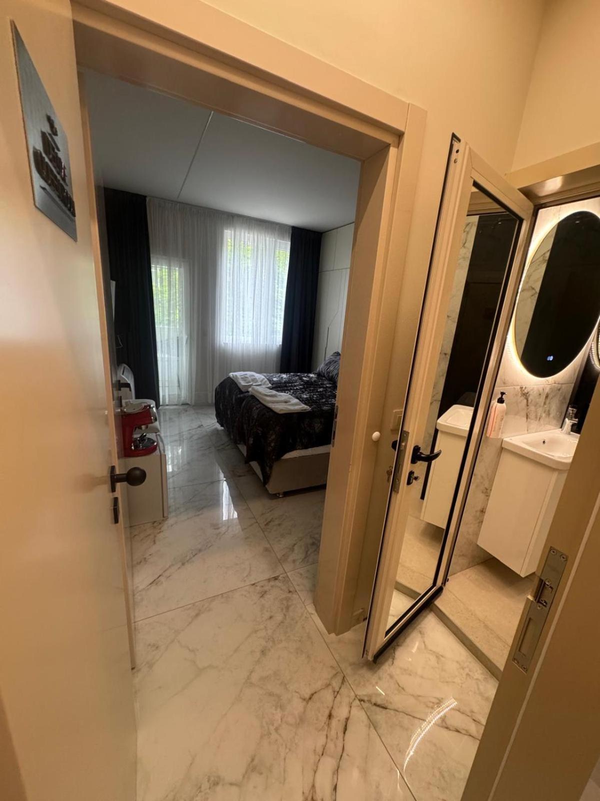 Apartment Luxurious House With Three Deluxe & Free Parking