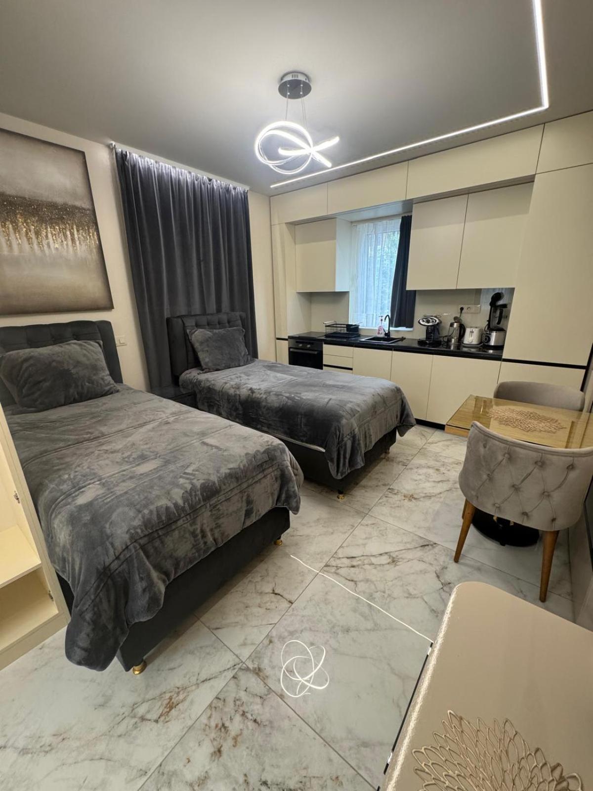 Luxurious House With Three Deluxe & Free Parking Apartment Sofia